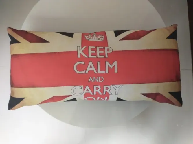 Almofada decorativa 'Keep calm and carry on'