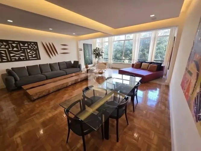 Magnífico apartamento em Copacabana, 210 m², planta circular, original 3 quartos.