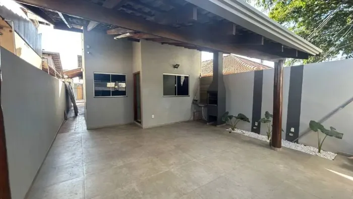 Casa Perfeita com 3 Quartos (1 Suíte), Piscina e Planejados - Seu Refúgio de Lazer!