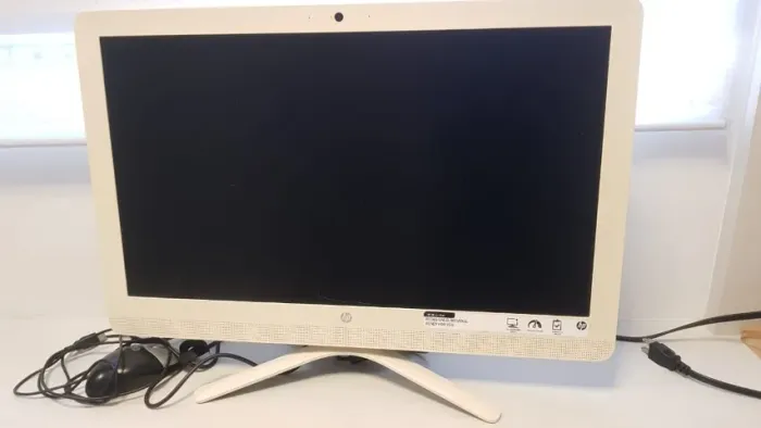Hp All In One - Amd A8-7410 - 8gb Ram - 110gb Ssd + 1t Gb