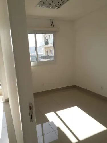 SALA DIVIDIDA | 33m² |  2 WCS | 1 VAGA