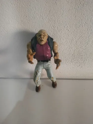 Boneco corcunda zumbi