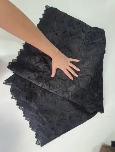 Tecido Rendado Grosso Preto com Bico nas Duas Laterais - Sobras Grandes Marcas (Cod TD13)