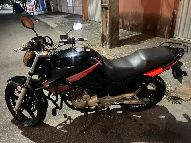 Moto Yamaha fazer 250cc ano 2015 novíssima toda em dias.