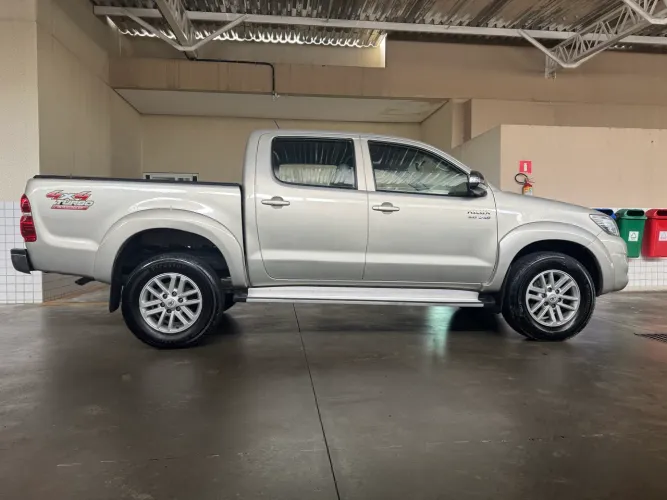Toyota Hilux CD SRV D4-d 4X4 3.0 TDI Diesel AUT 2012
