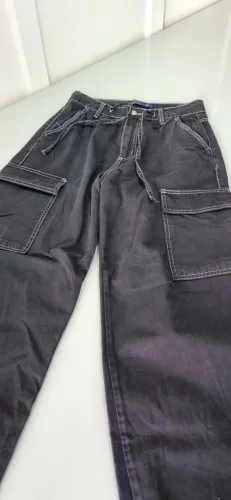 Calça Cargo Preta com Detalhes em Branco - Usada POUCAS vezes.