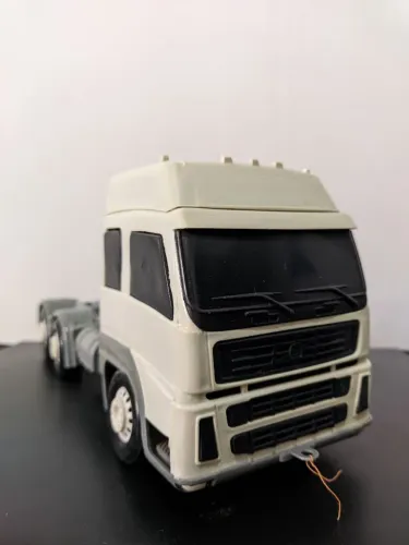Carreta Volvo Tanque Bitrem (BRINQUEDO MINIATURA DE COLEÇÃO)