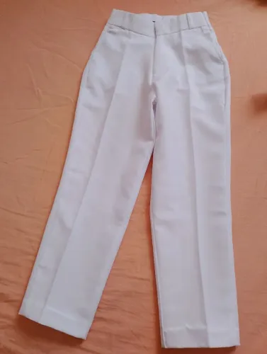 Calça social branca infantil veste 7 / 8 anos. Leia a descrição
