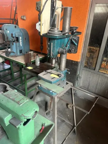 Lote de máquinas industriais a venda