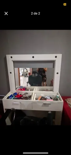 Penteadeira com Espelho e Gavetas - Bom Estado