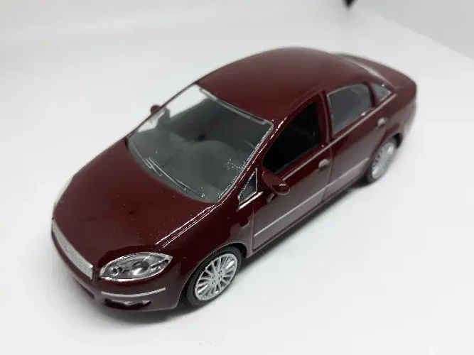 Miniatura Fiat Linea 1/43