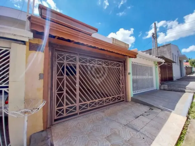 Casa de rua - / Residencial / Jardim Coronel Peroba