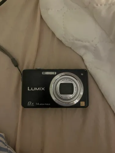 Camera cybershot Lumix 14.1