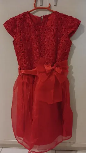 Vestido Vermelho infantil com Detalhes de Rosas