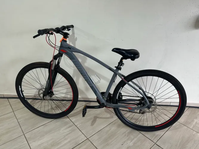 Bicicleta semi nova aro 29
