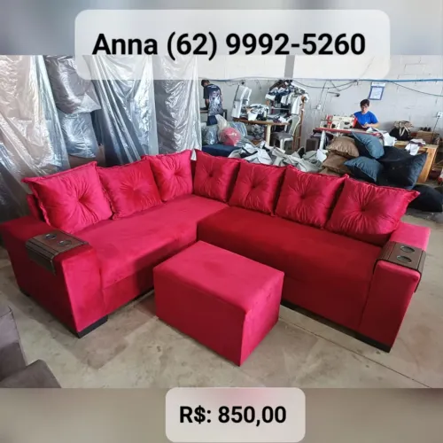 Sofá de canto vermelho com puff sofá ((//))