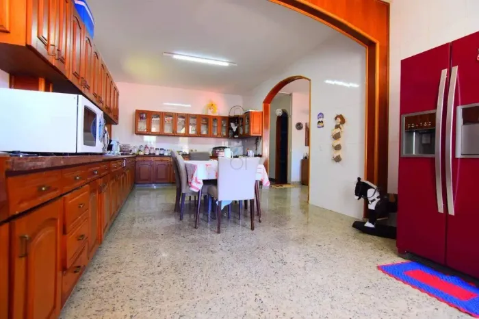 VENDO CASA INCRÍVEL COM ENERGIA SOLAR E PISCINA NA QUADRA 10