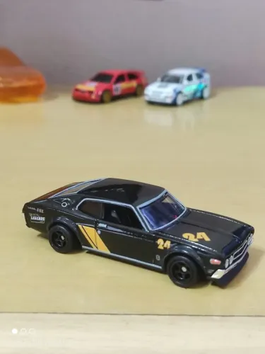 Hot Wheels Premium Nissan Laurel 2000 Sgx