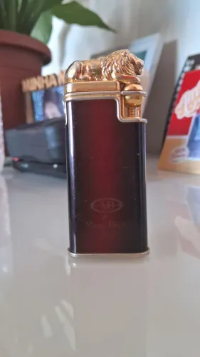 Isqueiro Antigo Mon Bijou com Leão Dourado