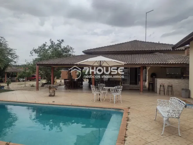 Chácara em Condomínio à Venda em Cosmópolis-SP, Bairro Chácaras Itália: 3 Quartos, 3 Suíte