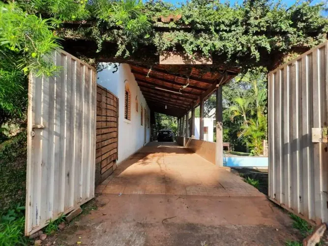 Vendo Chácara com 3 quartos de 6.716,50 m ² em Aparecida de Goiânia.