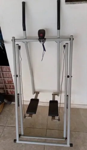 plataforma vibratória / aparelho de caminhada fixa tipo simulador de caminhada.