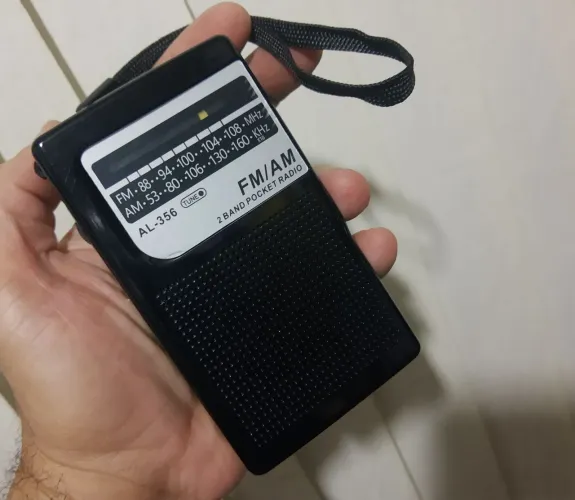 Rádio antigo radinho pilha força funcionando pequeno 