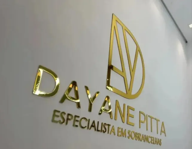 Letreiro em acrílico