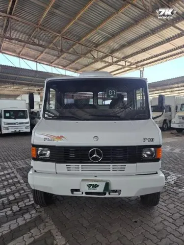 MERCEDES-BENZ 710 2007