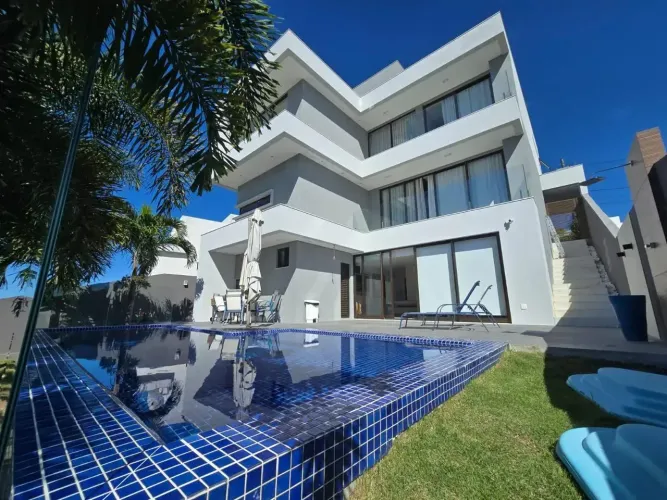 Casa de Alto Padrão à Venda no Alphaville Litoral Norte 2 Bahia 5 Quartos | 4 Suítes | 30