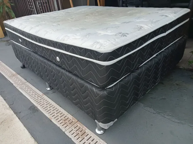 Cama box casal em bom estado. (Entrego)