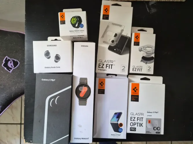 Galaxy Z Flip 7 + Galaxy Watch 7 40mm + Galaxy Buds Core