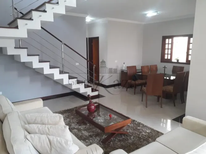 Oportunidade - Casa Sobrado - Jardim das Indústrias - 3 Dormitórios - 223m².
