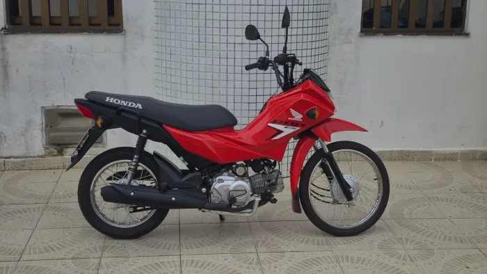 Pop 110 2025 com apenas 353 KM, sem detalhes de uso