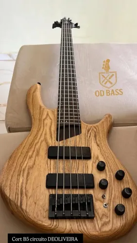 Baixo  Cort B5 