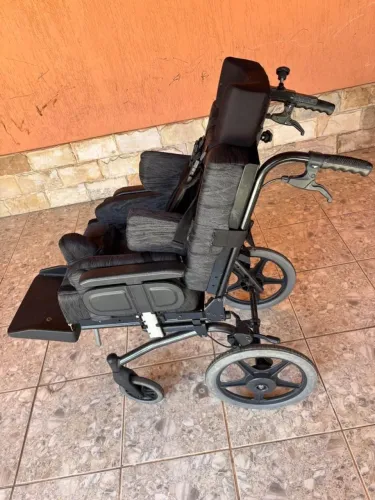 Cadeira de rodas infantil