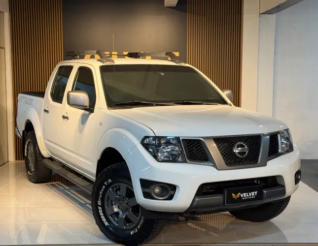 Nissan Frontier SV AT. CD 4X4 2.5 TB Dies. Aut. 2015