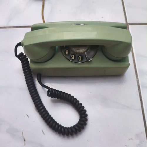 Telefone Antigo GTE de Disco Verde Vintage Retrô