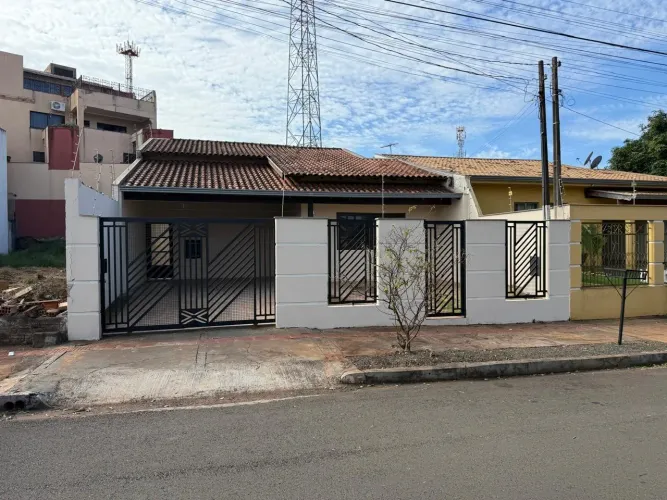Casa para Venda em Londrina, Pacaembu, 3 dormitórios, 1 suíte, 2 banheiros, 2 vagas