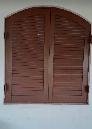 Janela madeira, ótimo estado!
