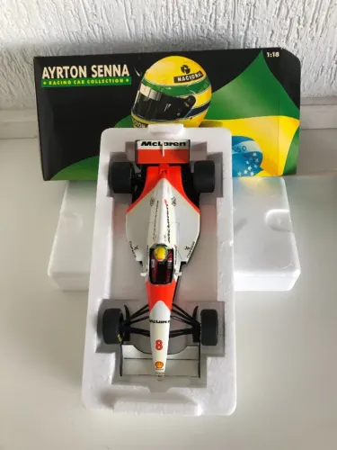 Ayrton Senna Racing Car Collection - McLaren MP4/8 1993 (1/18)