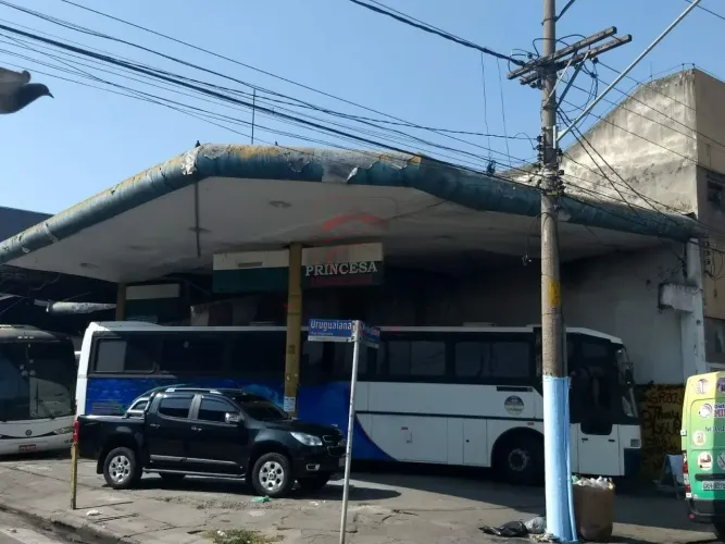 TERRENO DE ESQUINA POSTO DE GASOLINA DESATIVADO