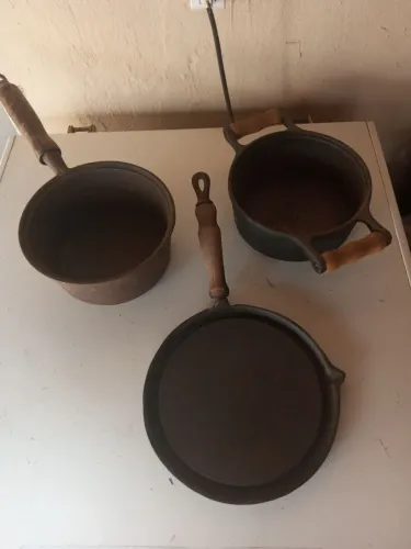 Kit com 3 Panelas em Ferro Fundido