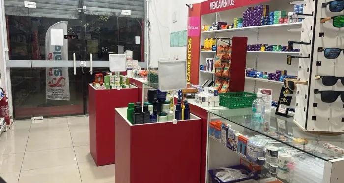 Vendas de mobília da farmácia com tudo que está nela . Confira as fotos!