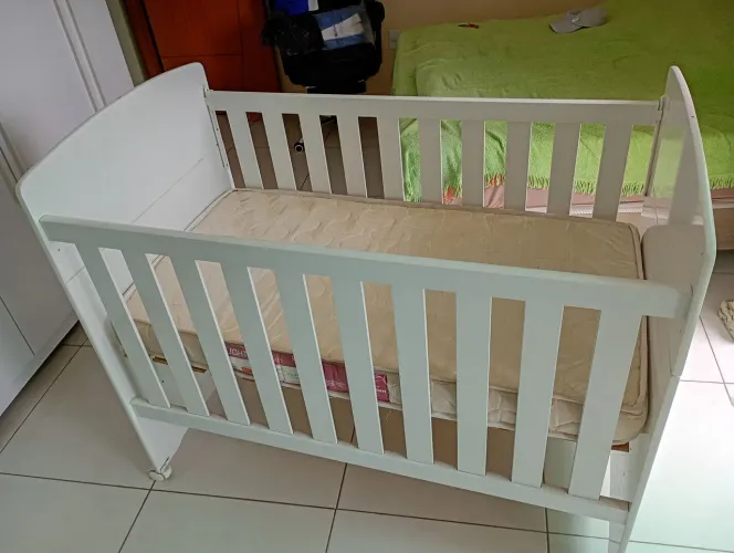 Vendo um Berço semi novo . Maís um Acento 