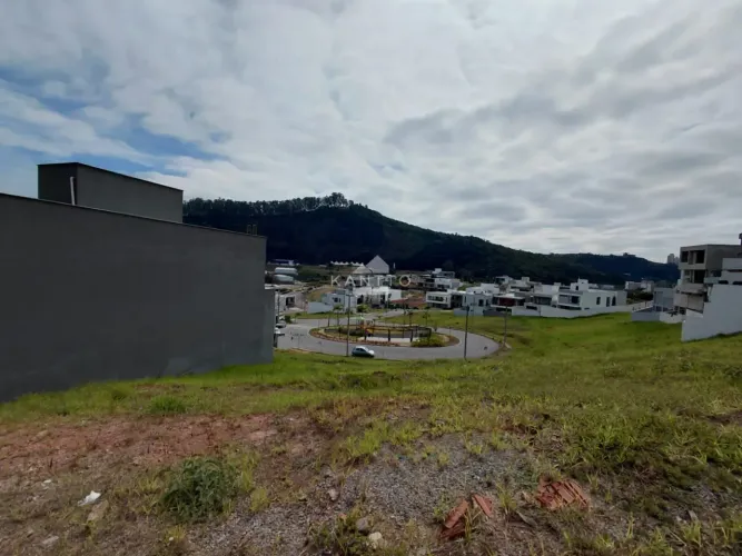 **Oportunidade Única no Estrela Alta! Terreno Residencial à Venda em Juiz de F