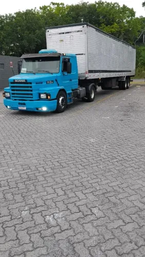 Scania 113 toco e carreta bau 2 eixos