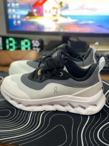 Cloudtilt 2 "Black/White" x Loewe