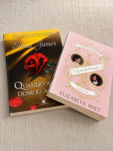 ?Kit com 2 livros de romance, em bom estado, ótimos para amantes de romances de época!?