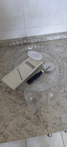 Kit Cozinha 5 peças: Pizza, Copos, ralador/fatiador, Travessa para salgados/ sobremesa